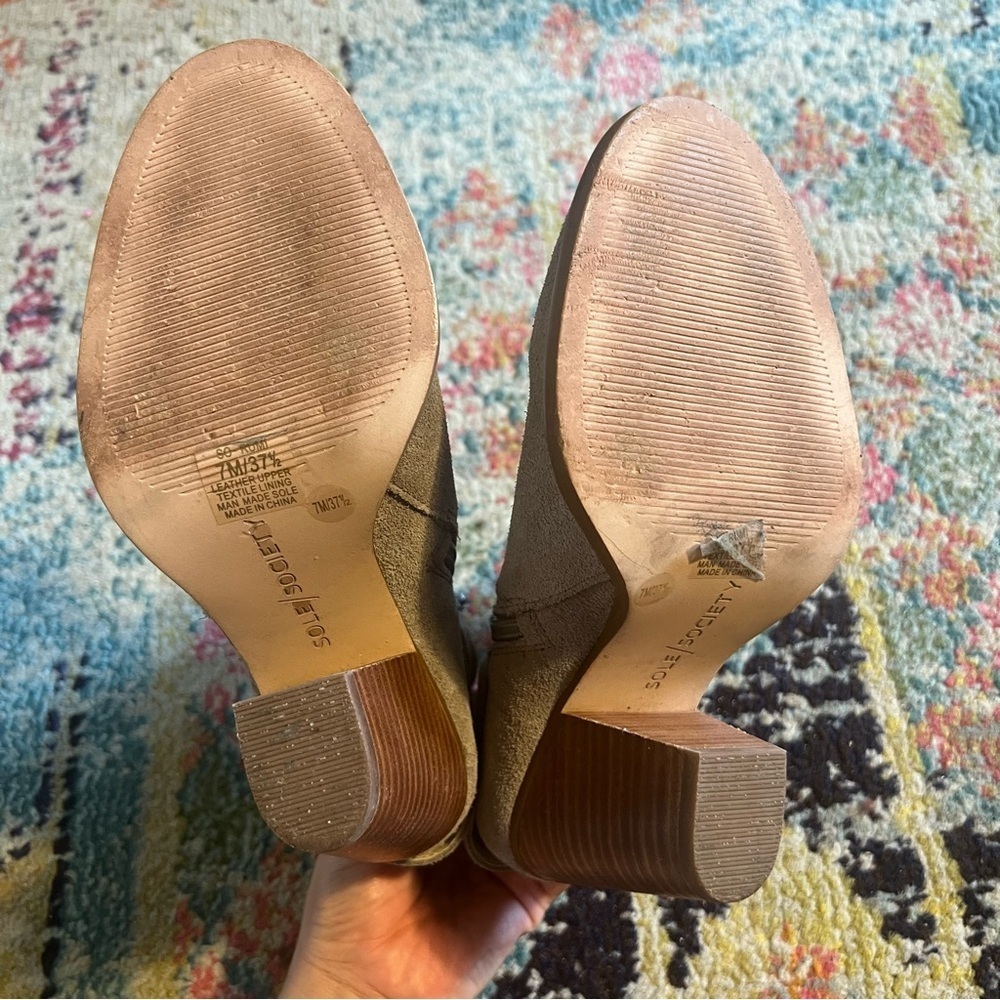 Sole Society Rumi Tassel Taupe Suede Ankle Booties Women's Size 7 - Picture 5 of 7